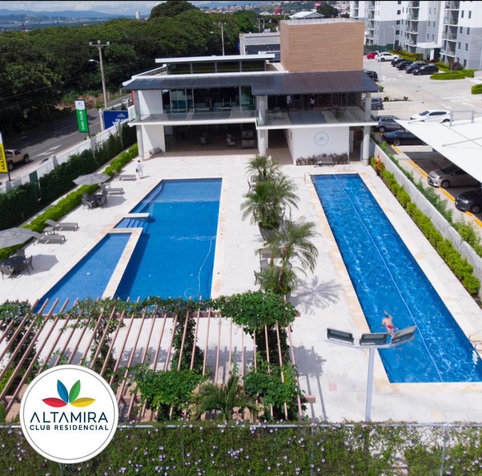 8e37a8d21d9b49ec9e9581d9b6369a25